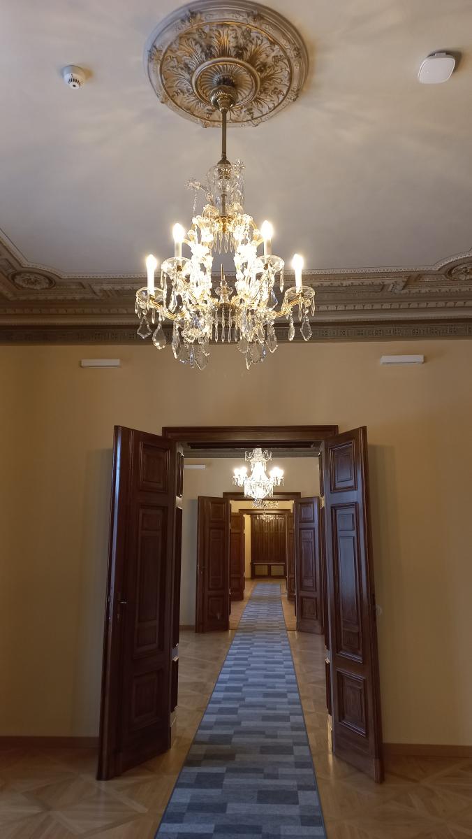 Guided tour about the restoration of chandeliers in Liebieg Palace