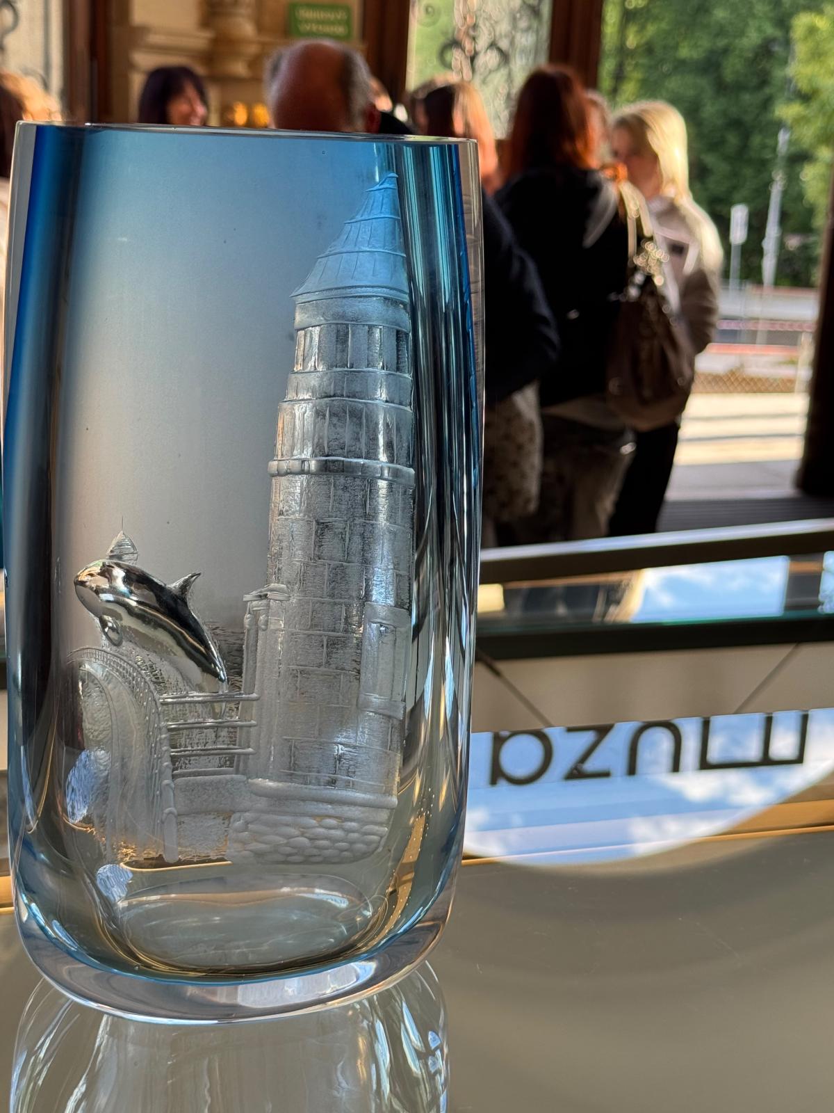 3:00 p.m. Architecture Etched in Glass – Guided Tour 