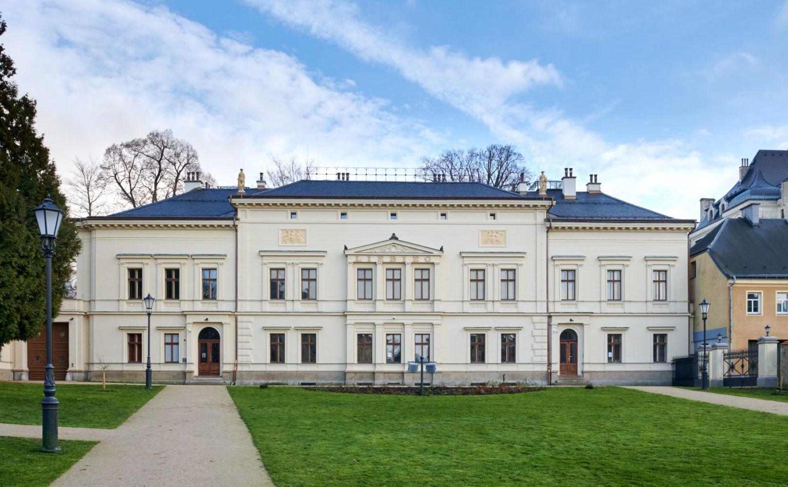 Obrázek v galerii pro Wycieczka z przewodnikiem poświęcona renowacji żyrandoli w pałacu Liebieg